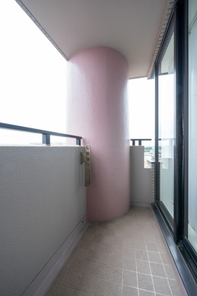 最上階・角部屋につき陽当たり・眺望良好なバルコニーです。