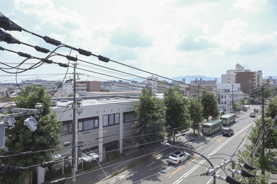 前面を遮る建物もなく、スッキリとした眺望が広がります。古き良き伝統を守っている京都の落ち着いた街並みを眺めることができます。