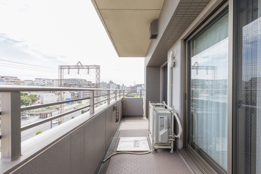 最上階・３方角部屋につき陽当たり良好なバルコニーです。爽やかな風が感じられるリフレッシュにぴったりな空間です。