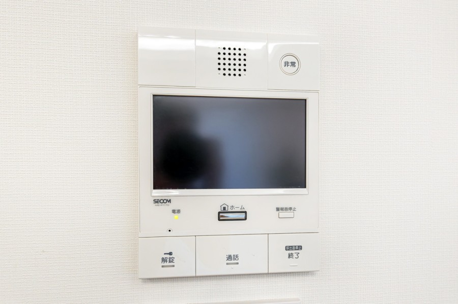 ◆TVモニター付インターホン◆訪ねてきた相手をモニター越しに確認でき、防犯対策に役立ちます。インターホン越しに話をすることが可能です。