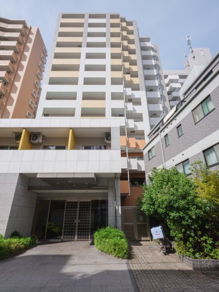 平成18年築、スタイリッシュにそびえたつビッグコミュニティマンションです。大規模修繕工事など定期的に修繕工事を行っており管理体制良好です。
