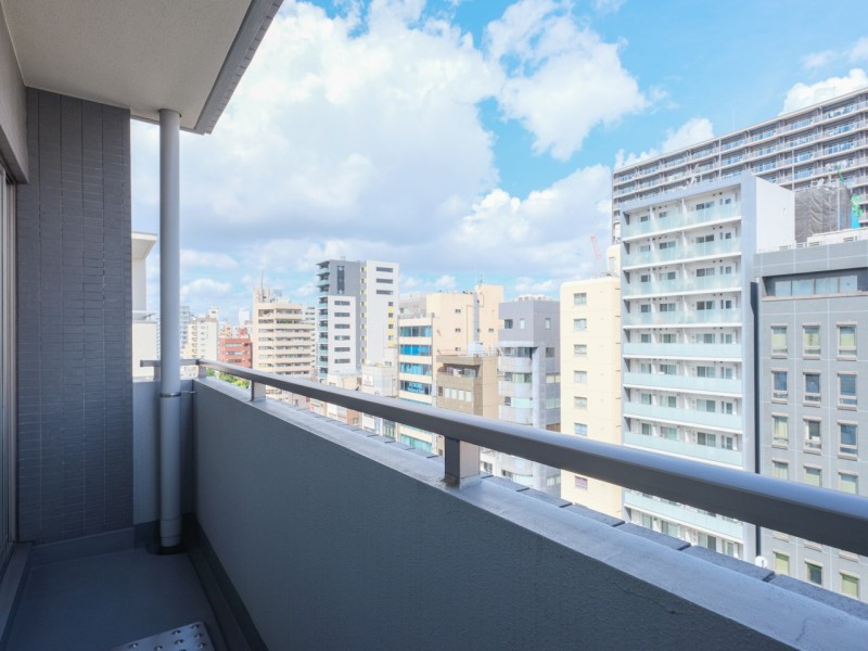 洋室1,2に面したバルコニーです。開けた空を眺めながらほっと一息つき、日常をアップデートできる空間です