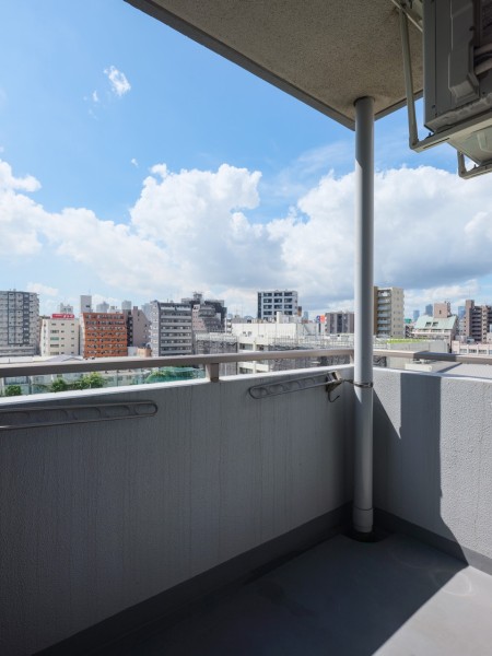 リビングに面したバルコニーです。採光性が高く、ゆっくりとした時間が流れる空間です。