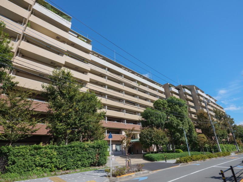総戸数340戸ビッグコミュニティーマンションです。定期的に修繕工事を行い、管理体制良好♪電車もバスも便利なロケーションです。