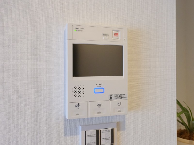 ◆TVモニター付インターホン◆訪ねてきた相手をモニター越しに確認でき、防犯対策に役立ちます。インターホン越しに話をすることが可能です。