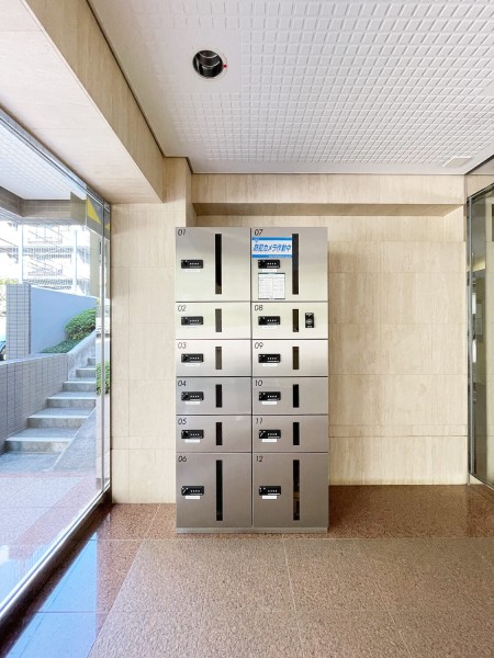 ◆宅配ボックス◆24時間いつでも荷物を受け取ることができるので、配達時間を気にせず過ごすことができます。対面での接触機会を最小限にでき、ウイルス対策の観点からも人気の設備です。