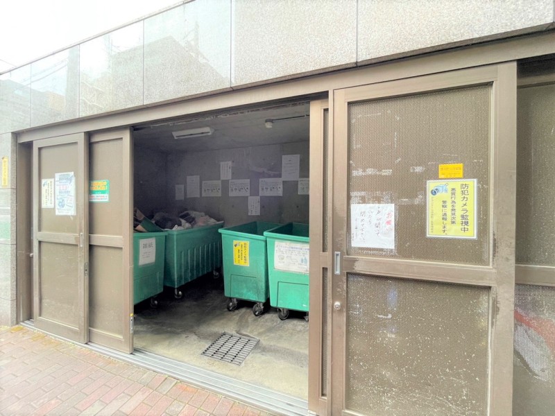 .ごみ収集は週6日、防犯カメラ等も整備されており、安心です。