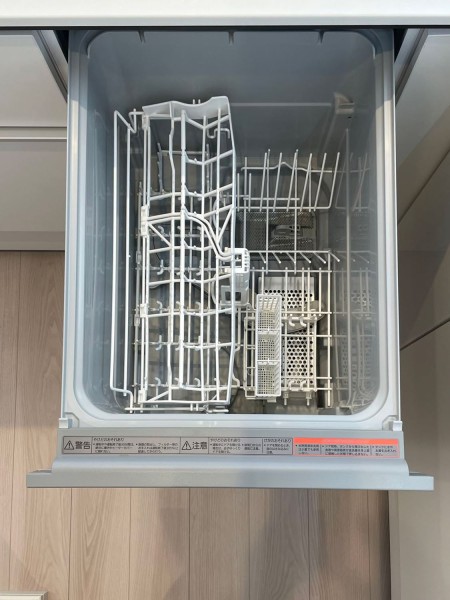 ◆食器洗浄乾燥機◆家事の時間を短縮できる優れもの。さらに節水・節約を同時に行うことができるので、大変人気があり重宝します。