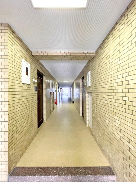 時代の移ろいを重ね、大切に住み継がれてきたマンションです。共用部は令和2年に大規模修繕工事実施済み。管理体制良好です。