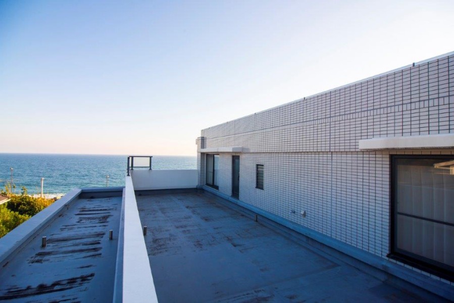 ルーフバルコニーは約40.86m²の広さがあります。暮らしの中で大切な光と風を演出してくれる居心地の良い空間です。
