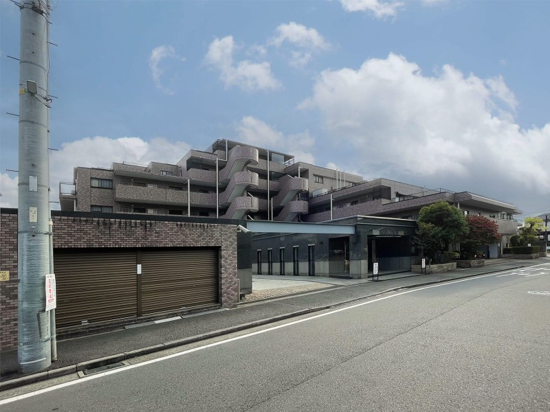 東急東横線『大倉山』駅徒歩14分。時代に左右されず、将来にわたって価値が継続する「上質」な佇まいです。