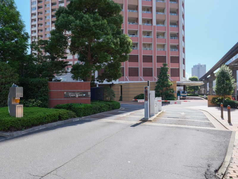 三井不動産㈱他旧分譲、鹿島建設㈱施工設計を行ったハイグレードなレジデンス。邸宅へ導くアプローチが気分を高めてくれます。