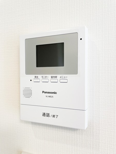 ◆TVモニター付インターホン◆訪ねてきた相手をモニター越しに確認でき、防犯対策に役立ちます。インターホン越しに話をすることが可能です。