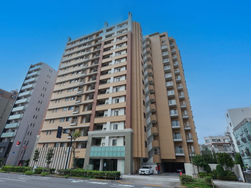 徒歩圏内には数々の大型商業施設や多彩な飲食店が豊富に揃うほか、再開発が進む「品川」や空の玄関口「羽田空港」などへの良好なアクセスが高い利便性を実現します。