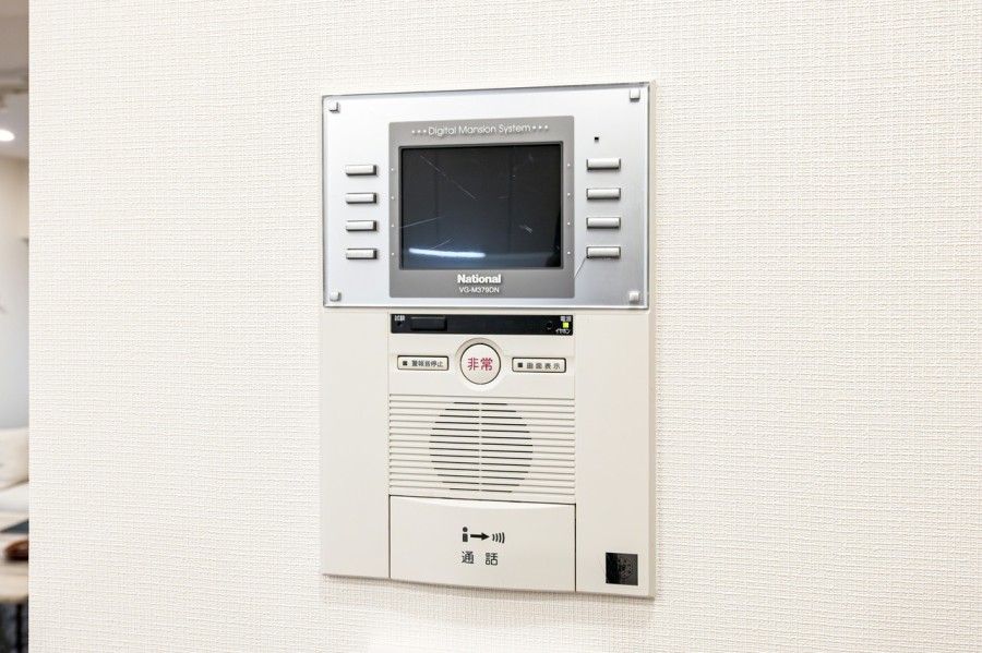 ◆TVモニター付インターホン◆訪ねてきた相手をモニター越しに確認でき、防犯対策に役立ちます。インターホン越しに話をすることが可能です。