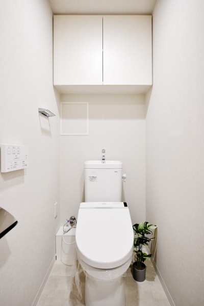 吊戸棚も完備していますので、小物からお掃除用品などすっきりと収納でき、整頓された清潔な空間を保つことができます。