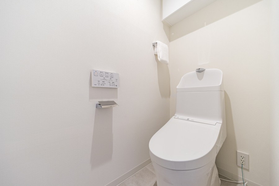 TOTO製ウォシュレット一体型のトイレは、お掃除の手助けをしてくれる便利機能が搭載されています。