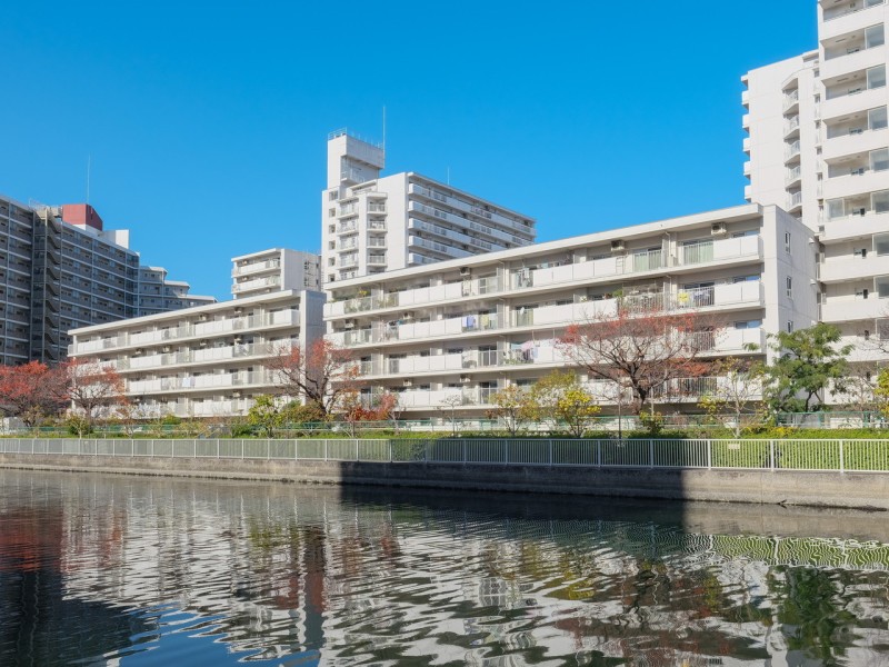 緑豊かな植栽が美しく彩る総戸数777戸のビッグコミュニティ！令和４年耐震診断済み、安心の新耐震基準適合マンションです◎