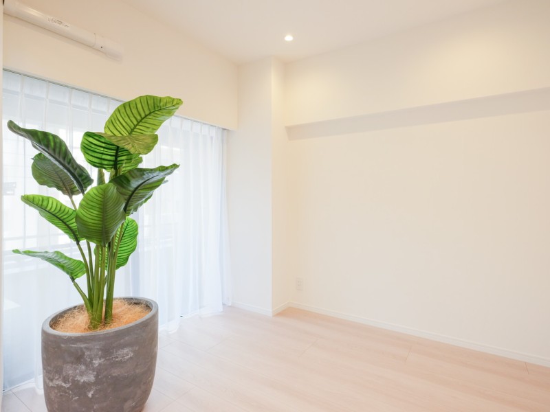 洋室3はバルコニーに面した開放的なお部屋です。引き扉を開けて、拡張リビングとしてもお使いいただけます。