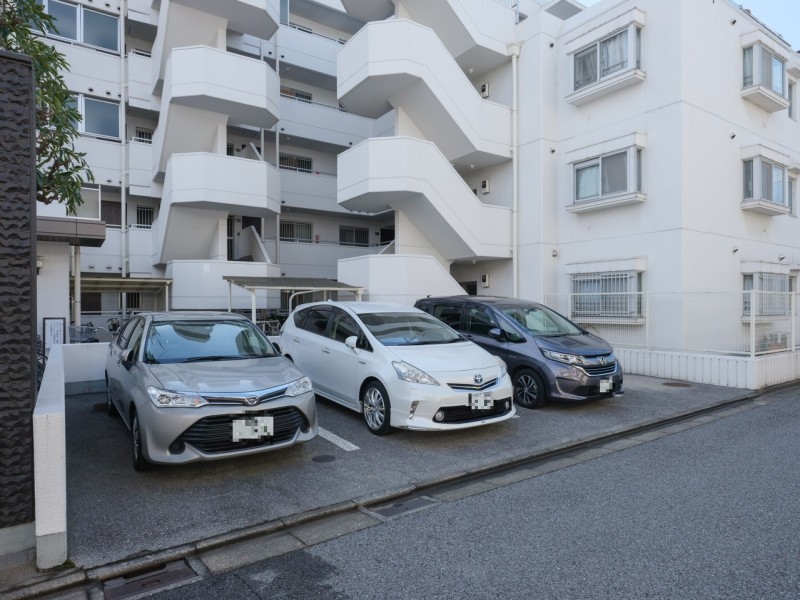 ◆駐車場◆ショッピングや旅行、レジャーが気軽に楽しめる駐車場を完備しています。※空き状況は変化することがございますのであらかじめご了承ください。