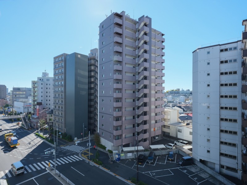 7階のお部屋からの開放的な眺望です。開けた空を眺めながらほっと一息つき、日常をアップデートできる空間です