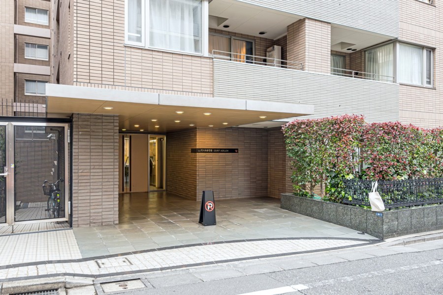 『初台』駅徒歩7分、3駅3路線が利用可能できる立地が自由自在なアクセスを叶えます。