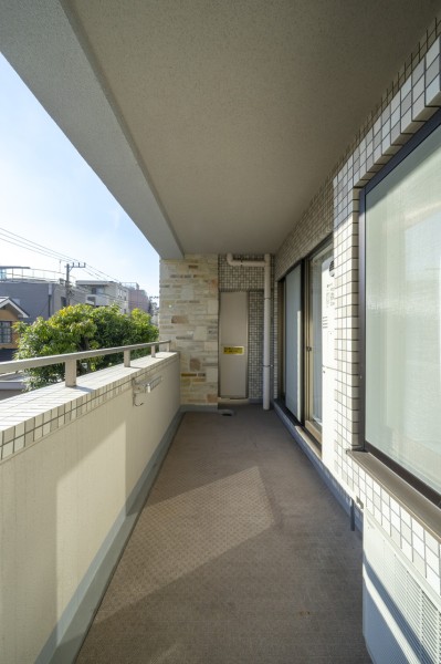 心地よい陽光を取り込み、空間をゆるやかに紡ぐバルコニーです。爽やかな風が感じられるリフレッシュにぴったりな空間です。