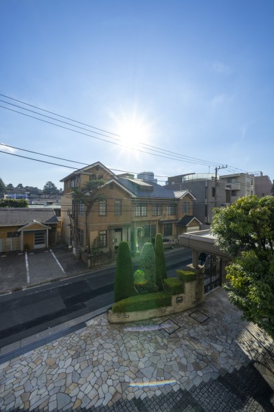 バルコニーからの眺望です。のびやかに広がる空が日常になり、至福の時間に包まれる住まいです。