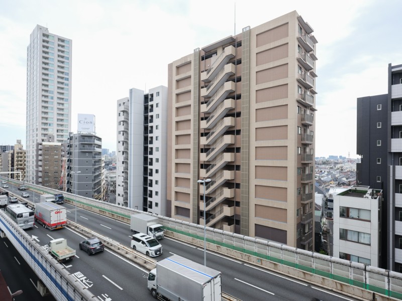 高感度な先端都市として進化を続け、いつの時代も多くの人々を魅了する「三軒茶屋」。メインストリートを一本入ると新鮮な風景に出会える懐の深さが、他の街では味わえない魅力となっています。