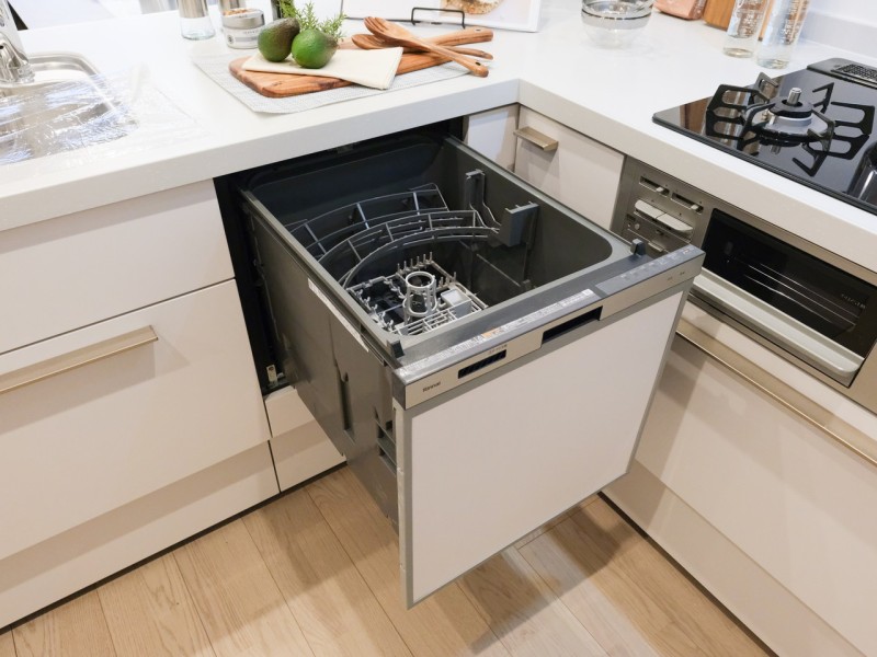 ◆食器洗浄乾燥機◆家事の時間を短縮できる優れもの。さらに節水・節約を同時に行うことができるので、大変人気があり重宝します。