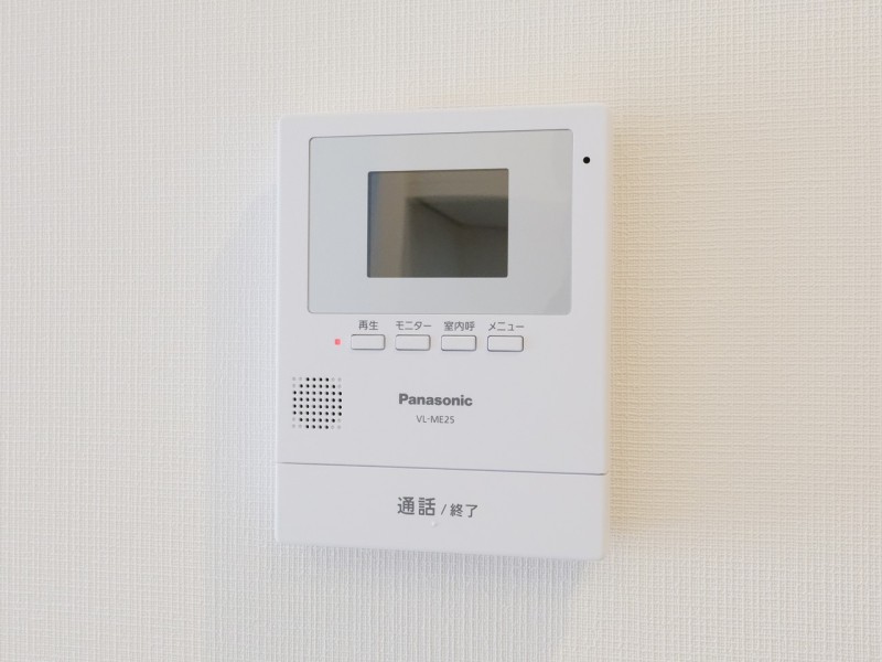 ◆TVモニター付インターホン◆訪ねてきた相手をモニター越しに確認でき、防犯対策に役立ちます。インターホン越しに話をすることが可能です。