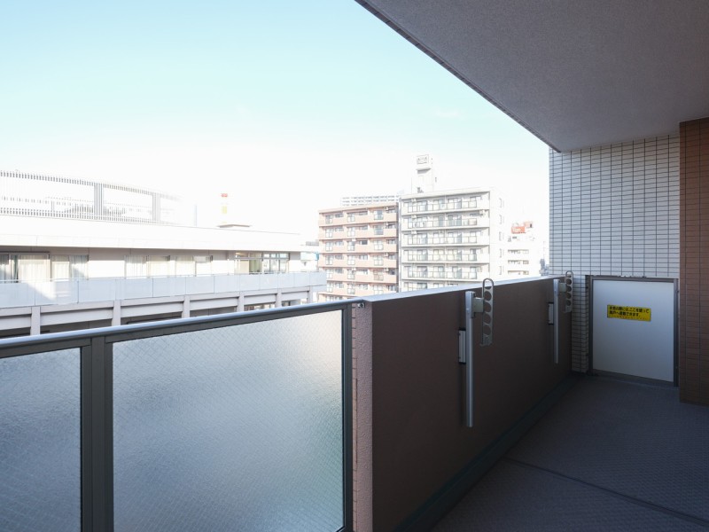 暮らしに大切な光と風を感じることができる南西向きのバルコニーです。晴れた日には洗濯物がカラッと乾いてくれそうです。