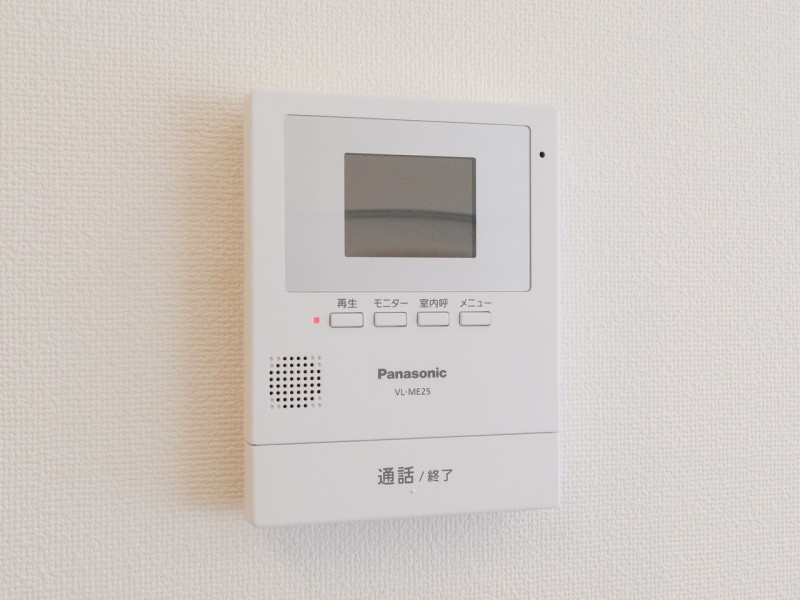 ◆TVモニター付インターホン◆訪ねてきた相手をモニター越しに確認でき、防犯対策に役立ちます。インターホン越しに話をすることが可能です。