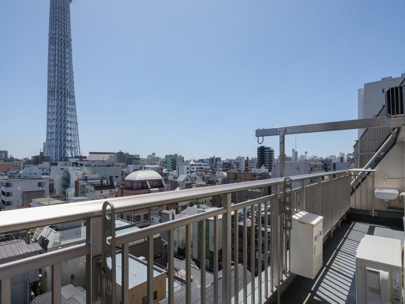 暮らしに大切な光と風を感じることができる東南向きのバルコニーです。