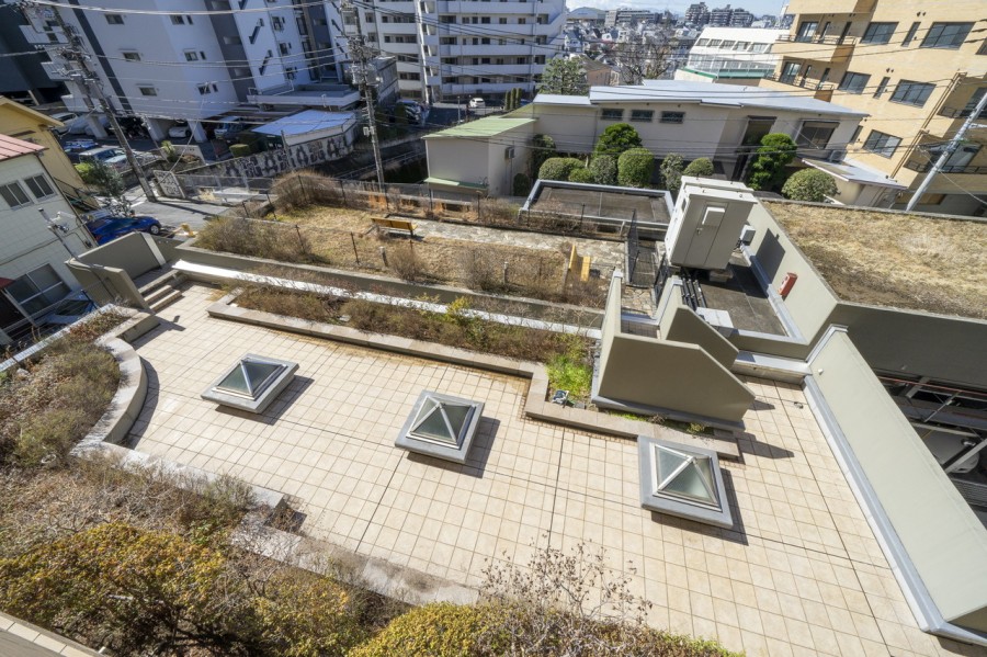 屋上庭園からは360度パノラマビューをお楽しみいただけます。移ろいゆく空の色を楽しみながら日常をアップデートできそうです。
