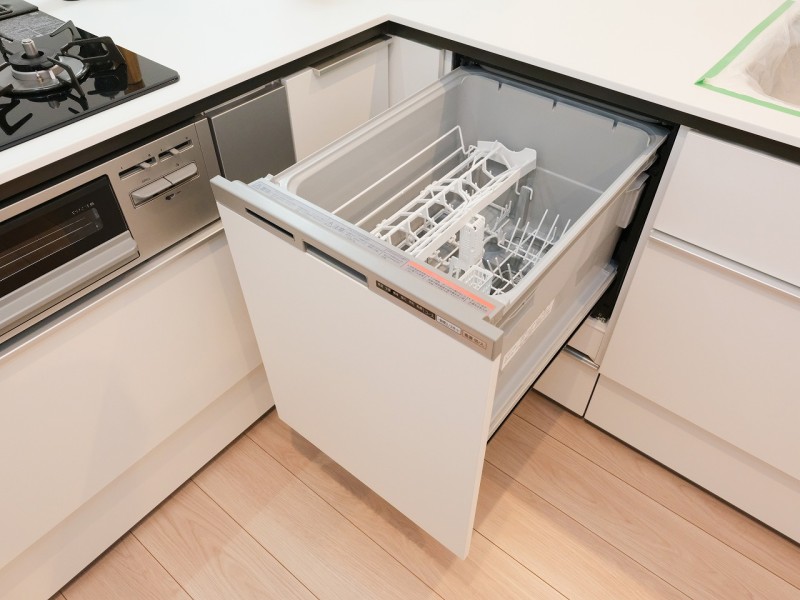 ◆食器洗浄乾燥機◆家事の時間を短縮できる優れもの。さらに節水・節約を同時に行うことができるので、大変人気があり重宝します。