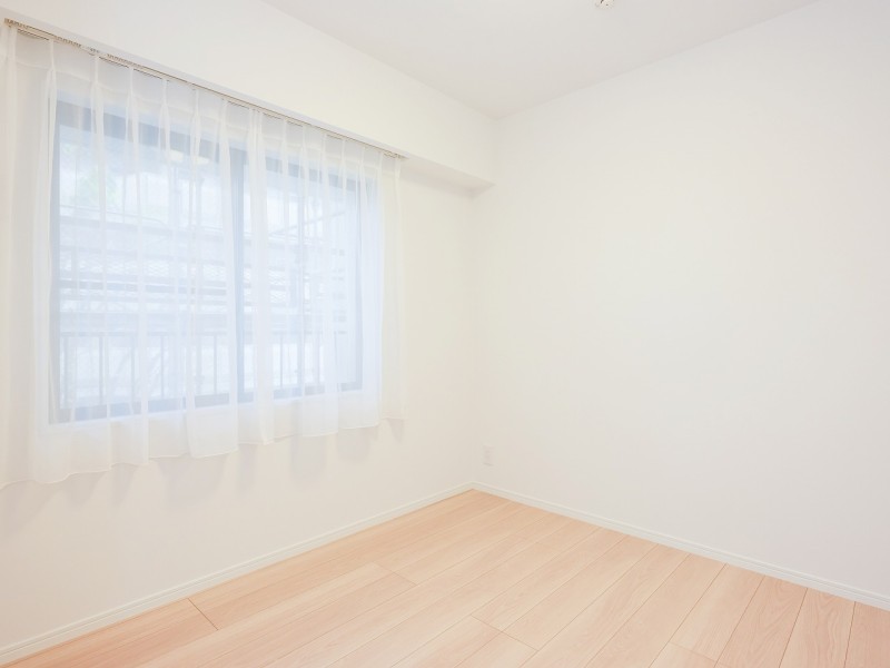 洋室1はリビングから一番遠く、プライベート性が高いお部屋です。南向きで明るいお部屋です。