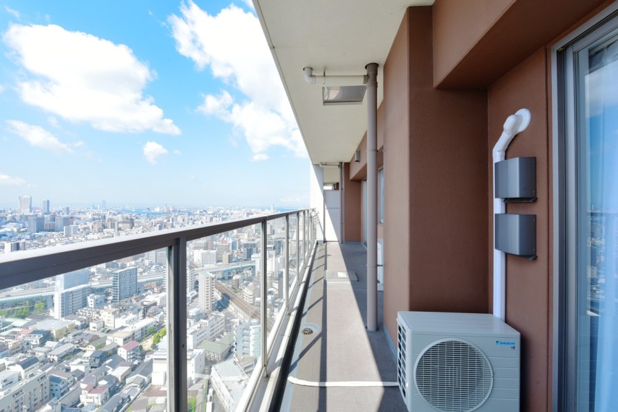 35階部分ですので前面を遮る建物などもなく、大きな空と時間や季節と共に変化してゆく街並みを眺めることができます。