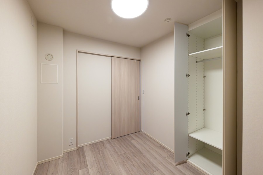 リビングに隣接する洋室3は、扉の開閉でフレキシブルにお使いいただけるお部屋です。