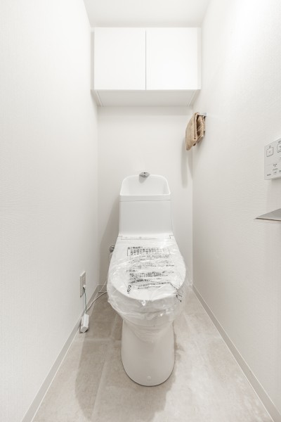 TOTO製ウォシュレット一体型のトイレは、お掃除の手助けをしてくれる便利機能が搭載されています。