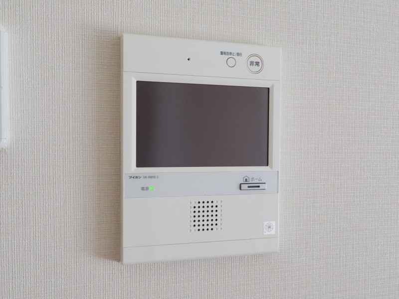 ◆TVモニター付インターホン◆訪ねてきた相手をモニター越しに確認でき、防犯対策に役立ちます。インターホン越しに話をすることが可能です。