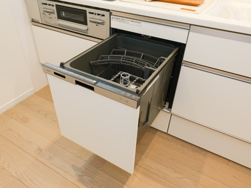 ◆食器洗浄乾燥機◆家事の時間を短縮できる優れもの。さらに節水・節約を同時に行うことができるので、大変人気があり重宝します。