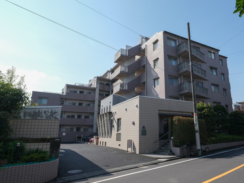 2010年共用部大規模修繕工事実施済み！管理体制良好な住友不動産旧分譲マンションです。周辺にはスーパーやコンビニなどの買物施設が揃っています。バス便も豊富で「渋谷」へのアクセスも便利な立地です◎