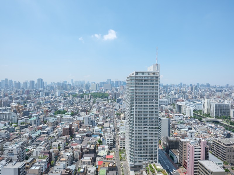 30階部分からの開放的な眺望を楽しむことができます。のびやかに広がる空が日常になり、至福の時間に包まれる住まいです。