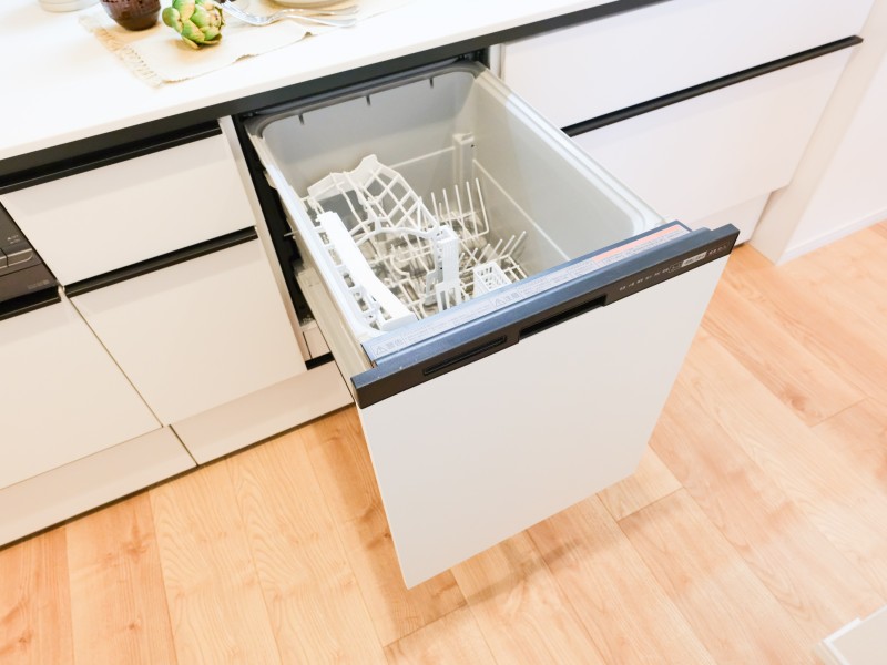 ◆食器洗浄乾燥機◆家事の時間を短縮できる優れもの。さらに節水・節約を同時に行うことができるので、大変人気があり重宝します。