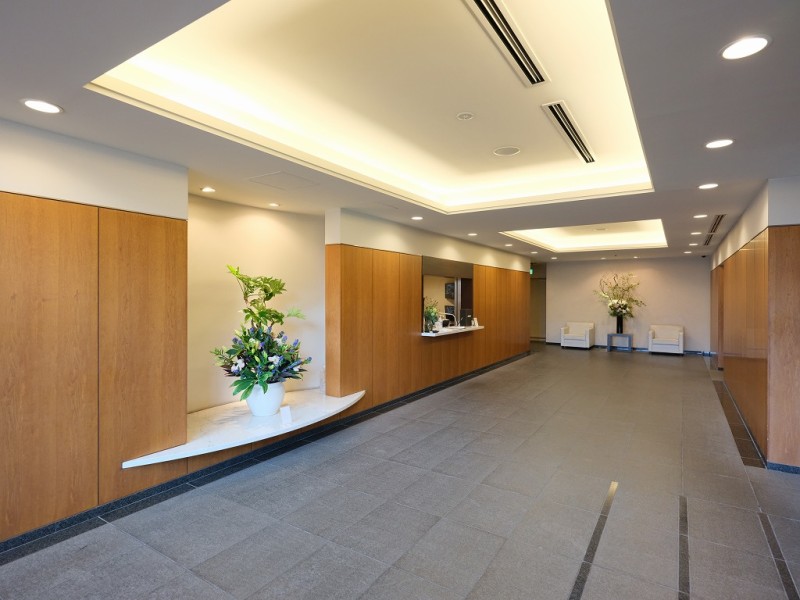 フロントサービス有・安心の24時間有人管理です。ゲストルームやカフェコーナー、キッズライブラリー等の共用設備が充実しています。
