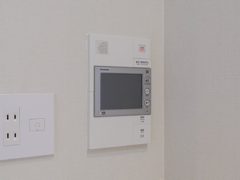 ◆TVモニター付インターホン◆訪ねてきた相手をモニター越しに確認でき、防犯対策に役立ちます。インターホン越しに話をすることが可能です。