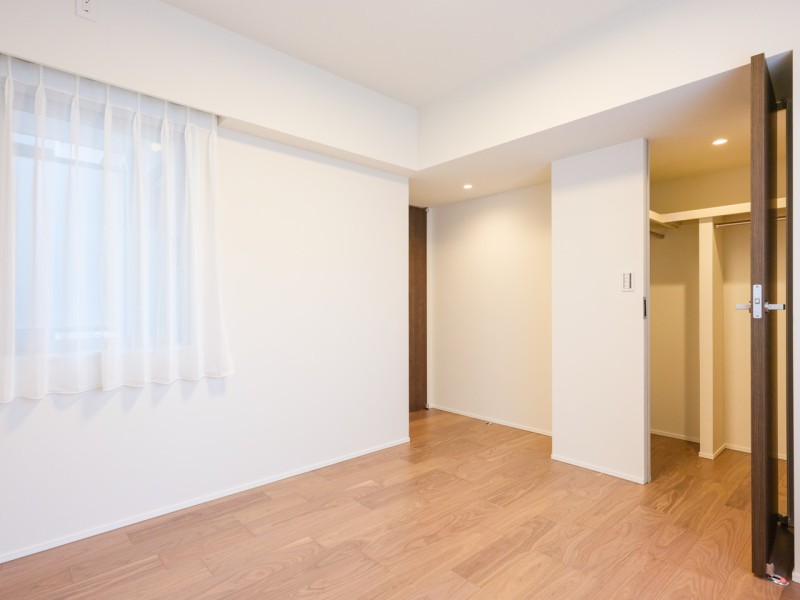 約7.2帖の洋室2は主寝室にぴったりなゆとりあるお部屋です。ウォークインクローゼット付きで居室部分を広々とお使いいただけます。