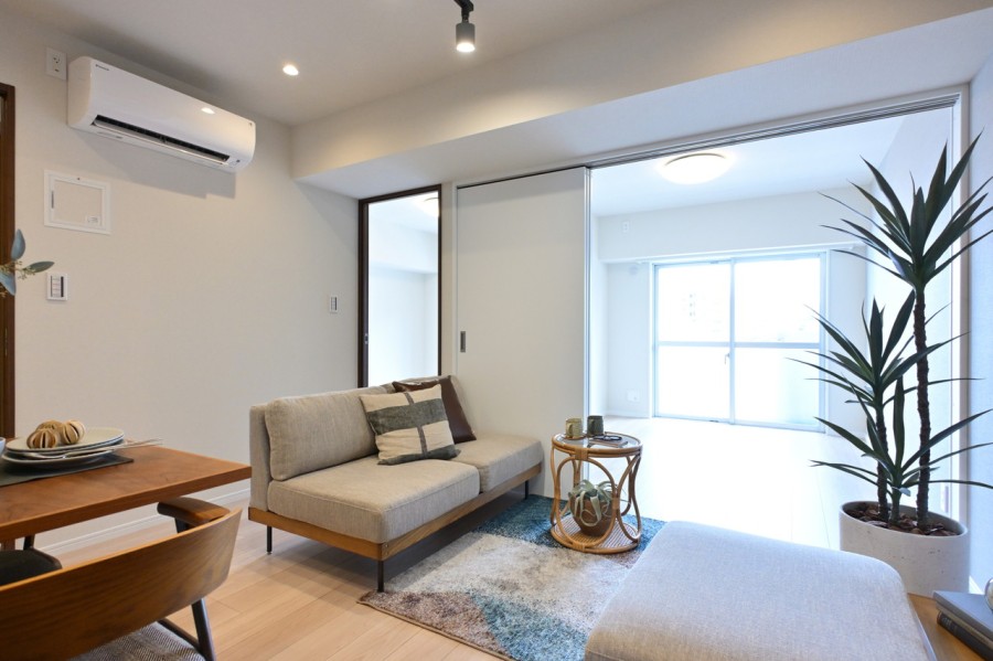 心地よい時間が流れ、明日への活力を養うことができる居心地の良いお部屋です。シンプルな内装はどんなインテリアをも受け止める柔軟性が魅力です。