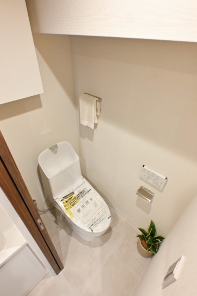 優れた節水効果や汚れが付きにくい便座など、ほしかった機能が揃ったウォシュレット一体型トイレです。